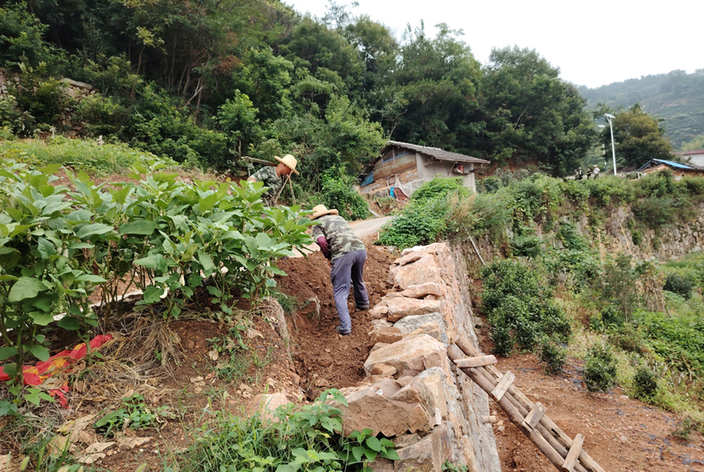 石窯村：村民籌資籌勞修整道路 干群同心共建美麗家園2.jpg
