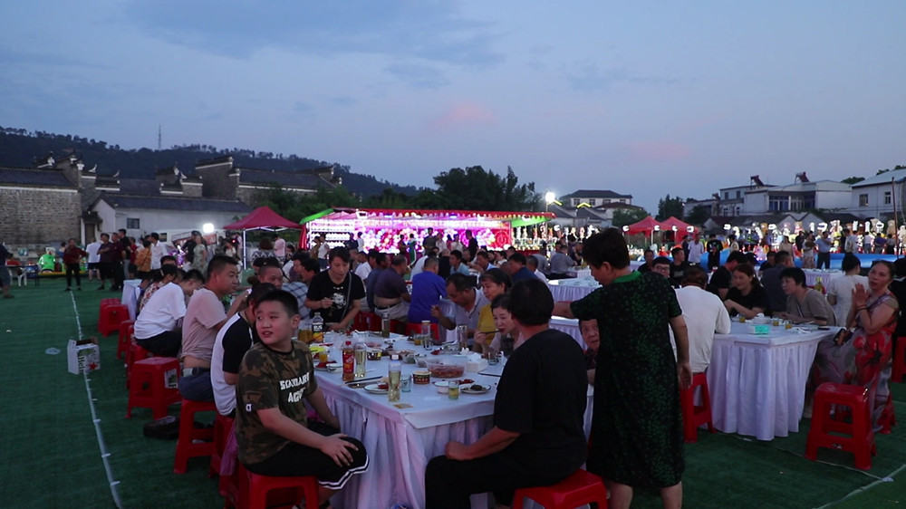 安徽桐城：舉辦龍蝦節(jié) 點(diǎn)亮鄉(xiāng)村“夜經(jīng)濟(jì)”[00_00_36][20240823-114111].jpg