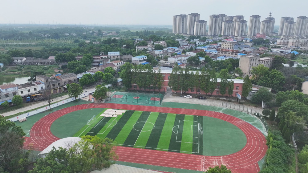 圖為改造后煥然一新的市高橋中心小學(xué)新校區(qū).jpg