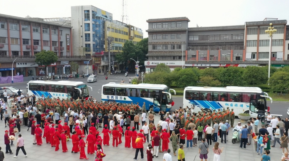 桐城市舉行2024年全民國防教育暨歡送秋季新兵入伍歡儀式6.jpg