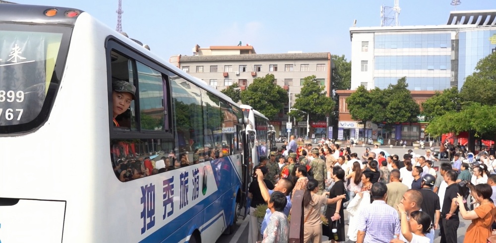 桐城市舉行2024年全民國防教育暨歡送秋季新兵入伍歡儀式7.jpg