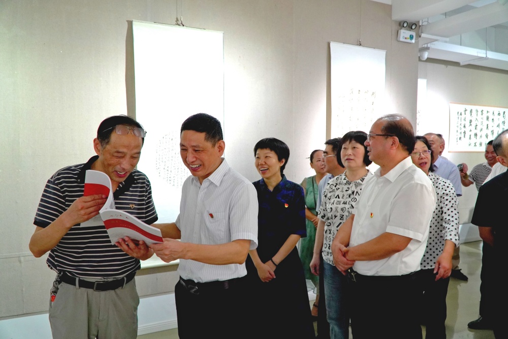 潘主席出席畫展.jpg