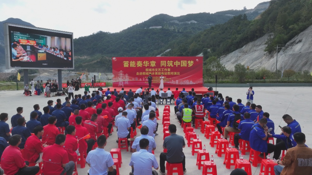 圖為慰問文藝演出現(xiàn)場_副本.jpg