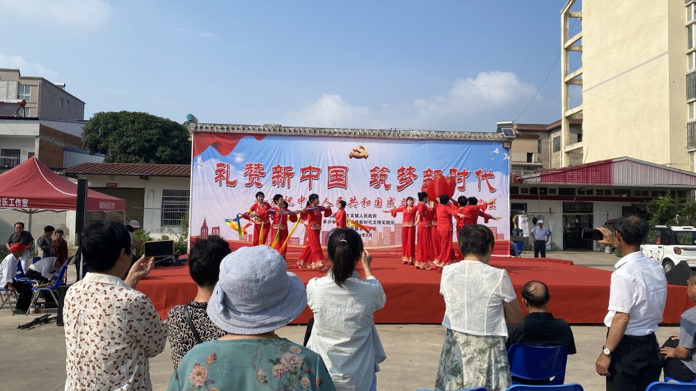 大關(guān)慶國慶演出.jpg
