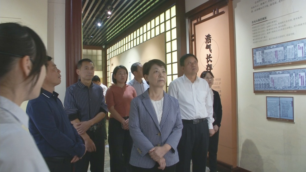 王翠鳳在左忠毅公祠調(diào)研.jpg