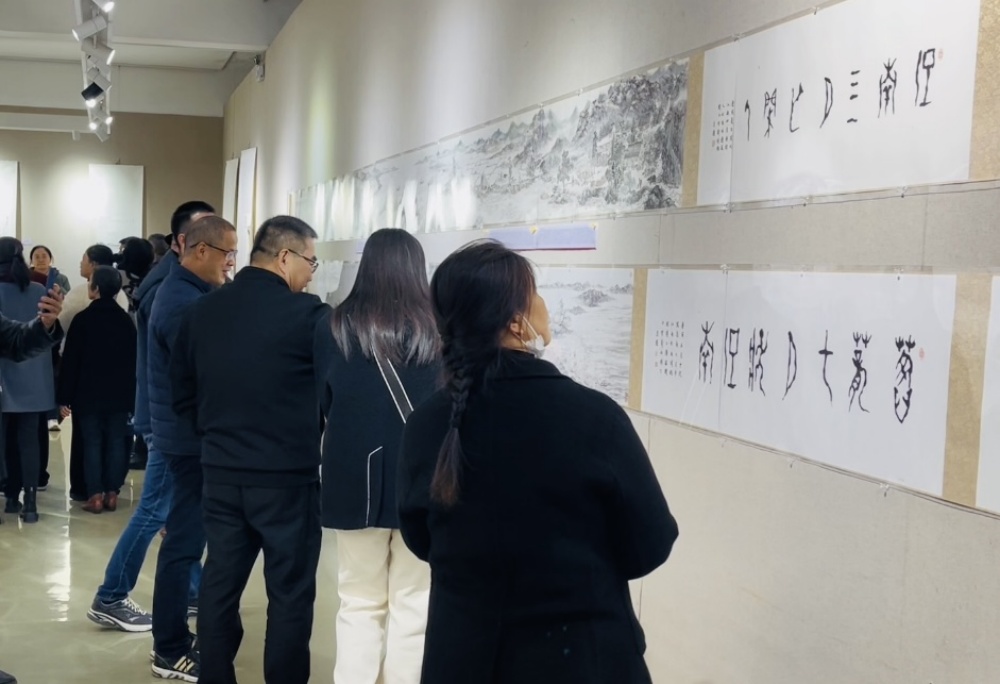 圖為書畫展現(xiàn)場3.jpg