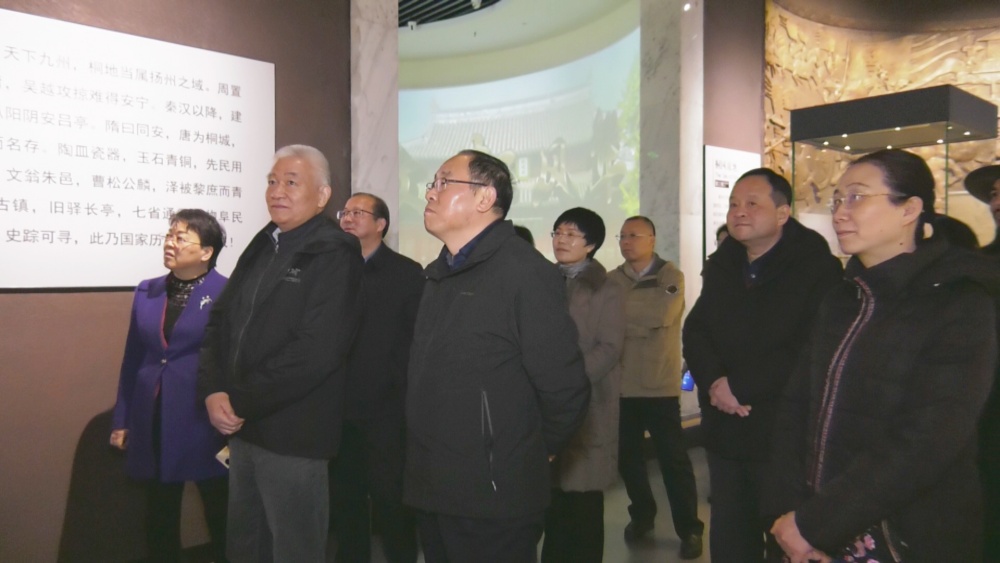 圖為調(diào)研組在安徽中國桐城文化博物館調(diào)研。.jpg