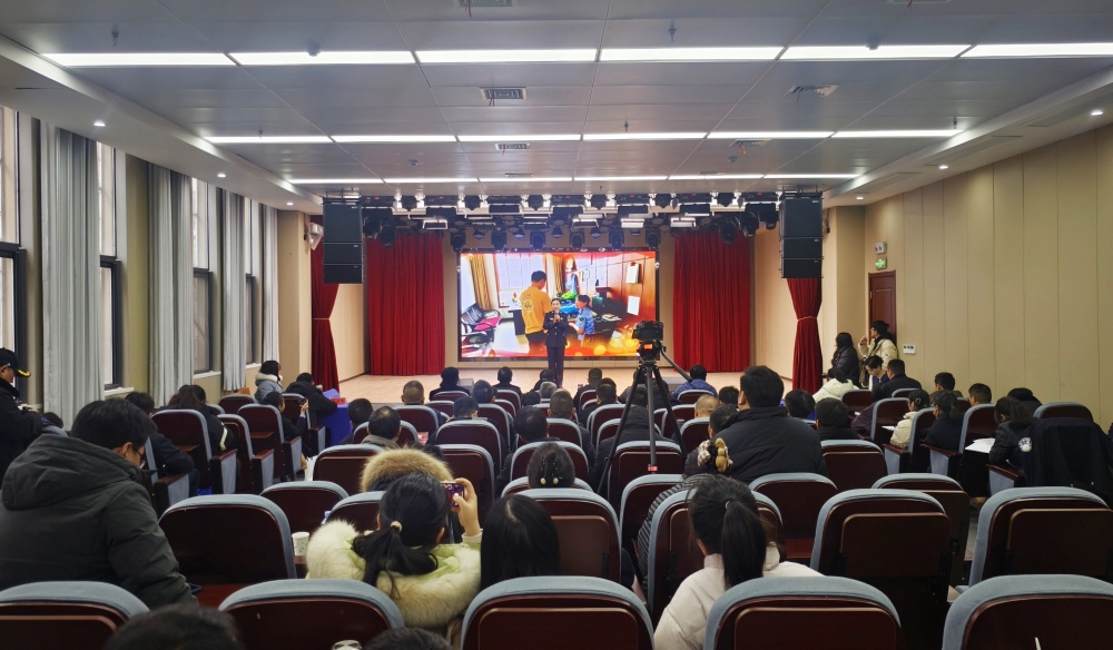 0108圖為演講比賽現(xiàn)場(chǎng)2.jpg