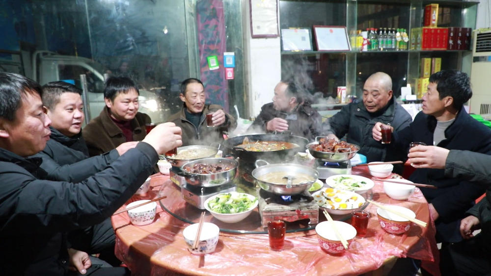 【年味】安徽桐城：殺年豬 吃豬宴 熱鬧過[00_08_25][20240116-100503]4_副本.png