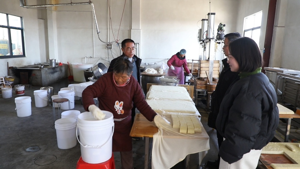 安徽桐城：過(guò)年做豆腐，傳統(tǒng)年味濃（桐城臺(tái)[00_10_55][20250117-102121].jpg