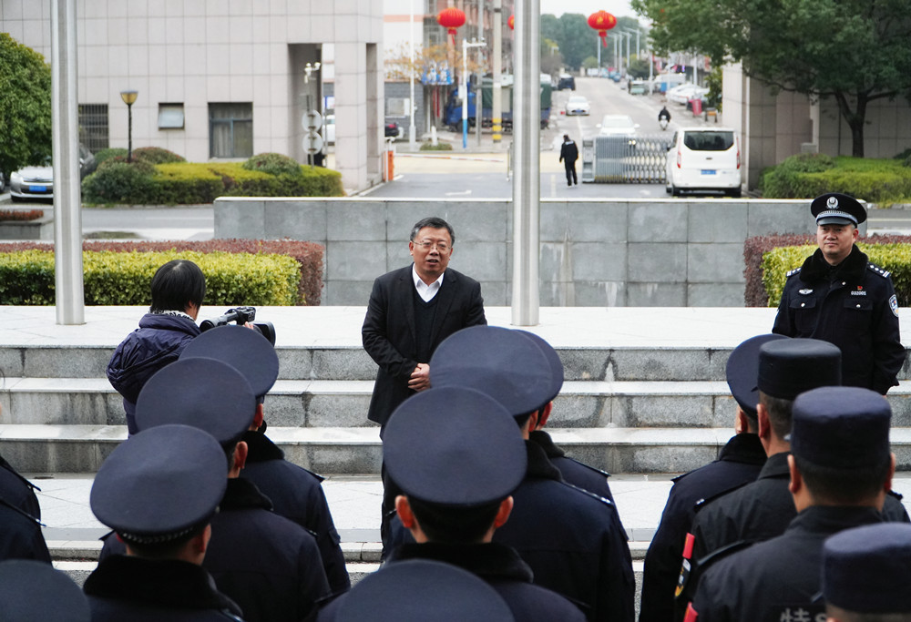 3書記慰問公安2_副本.jpg