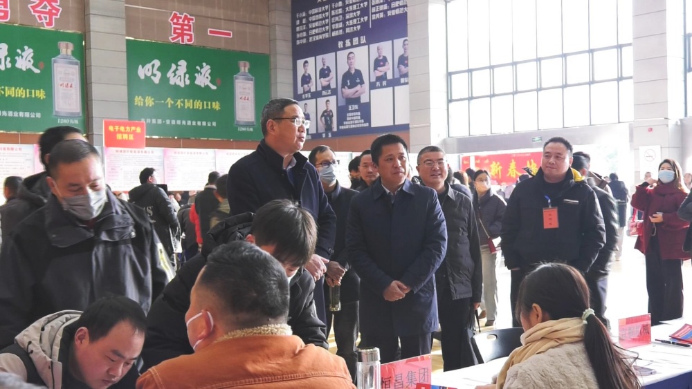招聘會現(xiàn)場圖(3).jpg