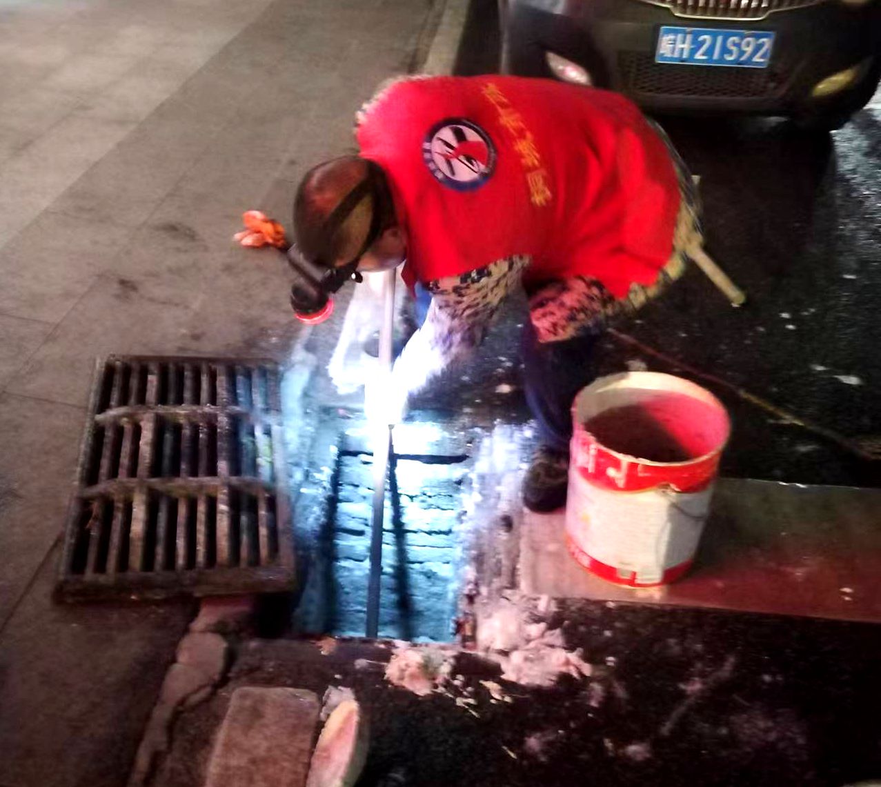 桐城市市政公司：夜疏污水解民憂.jpg