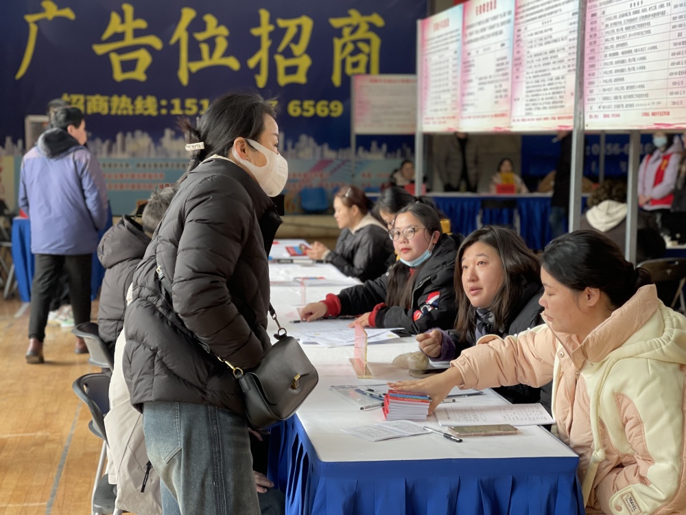 招聘會現(xiàn)場圖(1).jpg