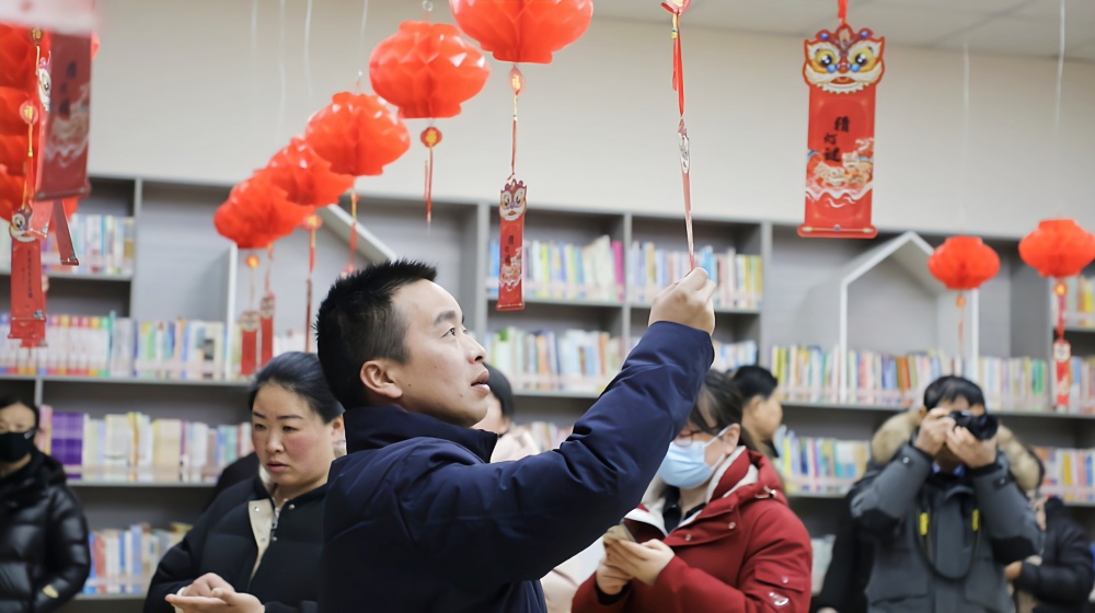 圖為猜燈謎現(xiàn)場(chǎng)1.jpg