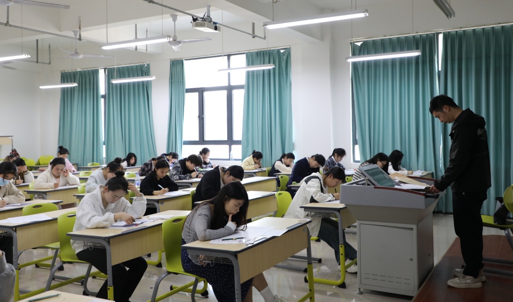 圖為考試現(xiàn)場(1).JPG