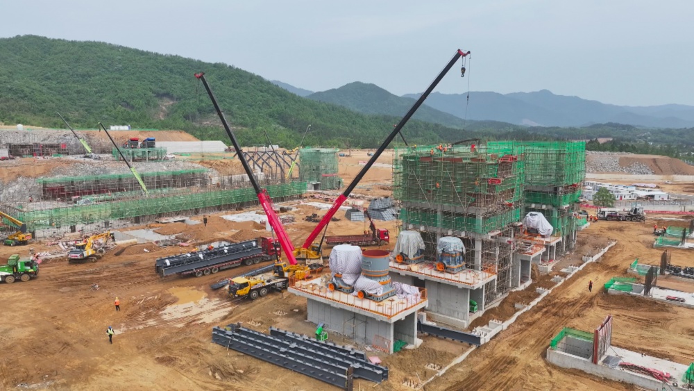 圖為桐城楓香嶺礦山項(xiàng)目建設(shè)現(xiàn)場.jpg