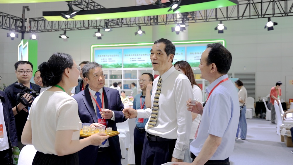 茶博會周市長.jpg