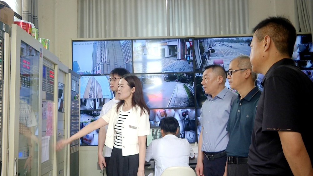 在消防控制室參觀(1).jpg