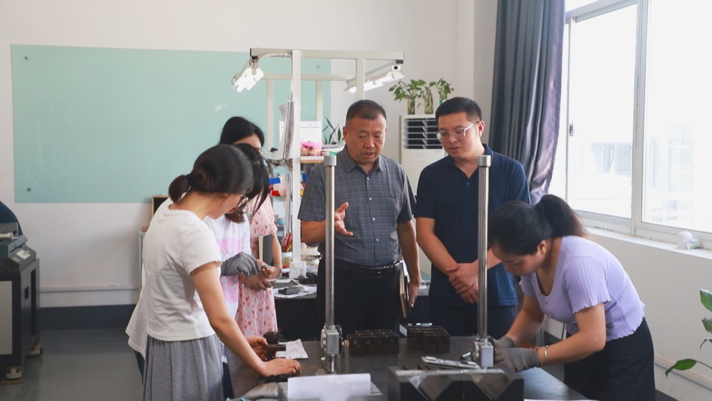 圖為市科創(chuàng)中心工作人員到安徽智森電子科技有限公司走訪.jpg