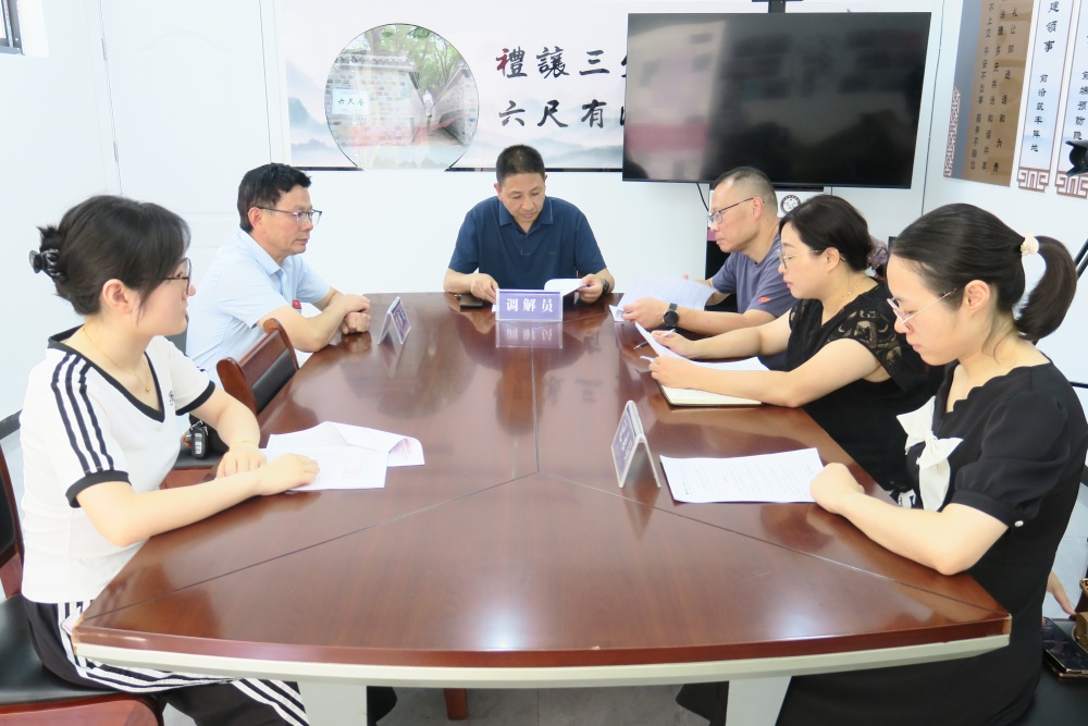 衛(wèi)健委組織醫(yī)患雙方現(xiàn)場調(diào)解.JPG