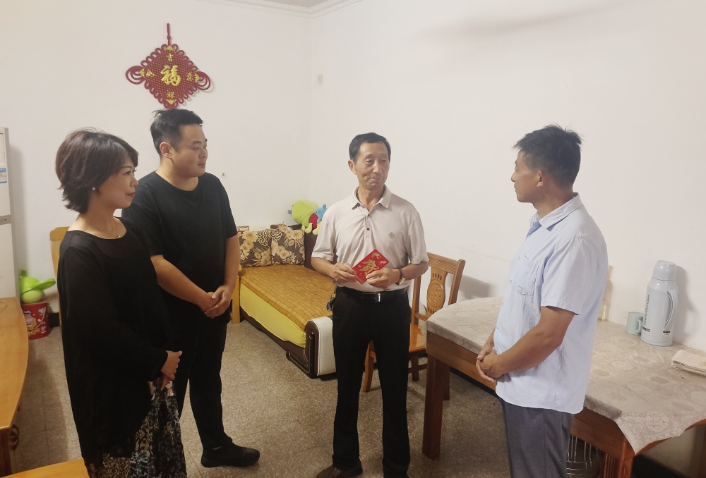 情系老兵暖人心 共憶崢嶸頌英雄——石窯村開展“八一”慰問對越作戰(zhàn)老兵活動.jpg